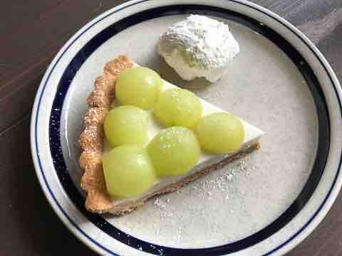 喫茶室しじまさんでマスカットレアチーズタルト