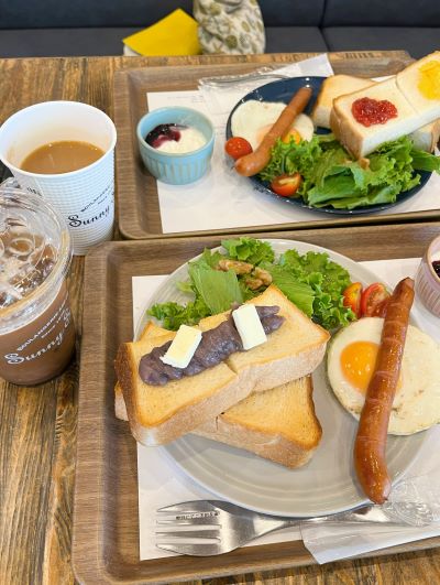 夫とベーカリーカフェでモーニングしながら