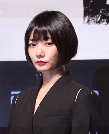800px-Doona_Bae_promoting_The_Tunnel