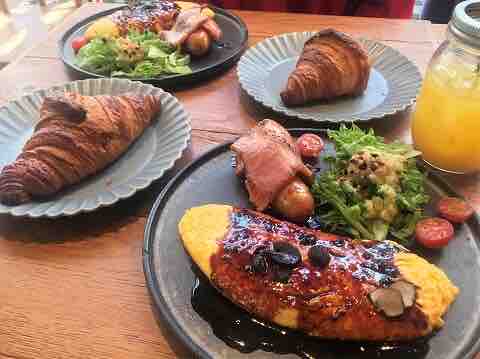 テレビ塔の近くでモーニング