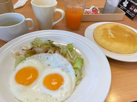 朝、昼、夜、いつでも使えるカフェ