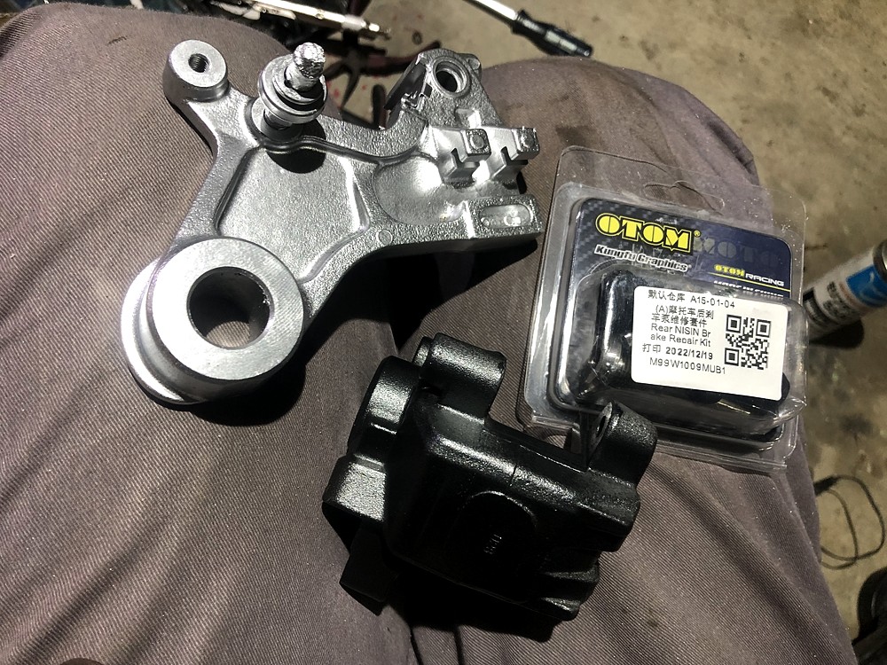 Dトラッカー250（キャブ車）リアブレーキキャリパー一式‼️ Dトラッカー250（キャブ車）リアブレーキキャリパー一式