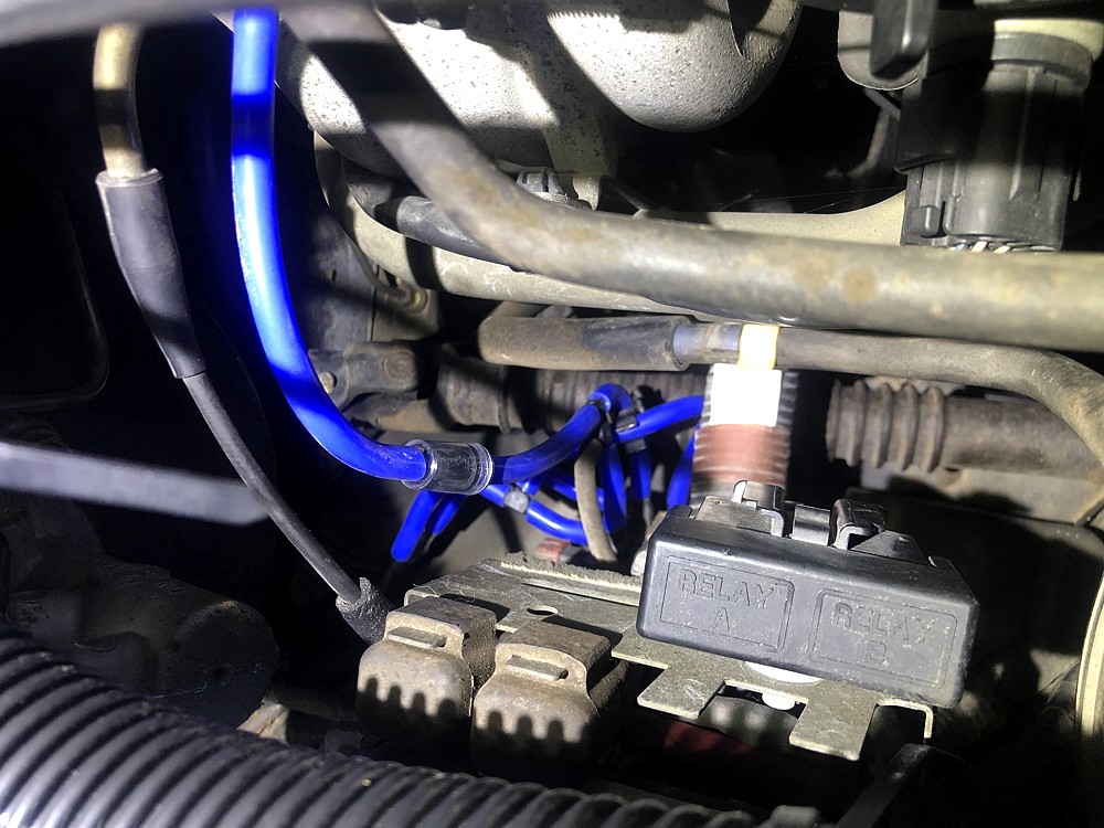 ジムニー JB23-4 エアロッキングハブの負圧ホース交換 : まる