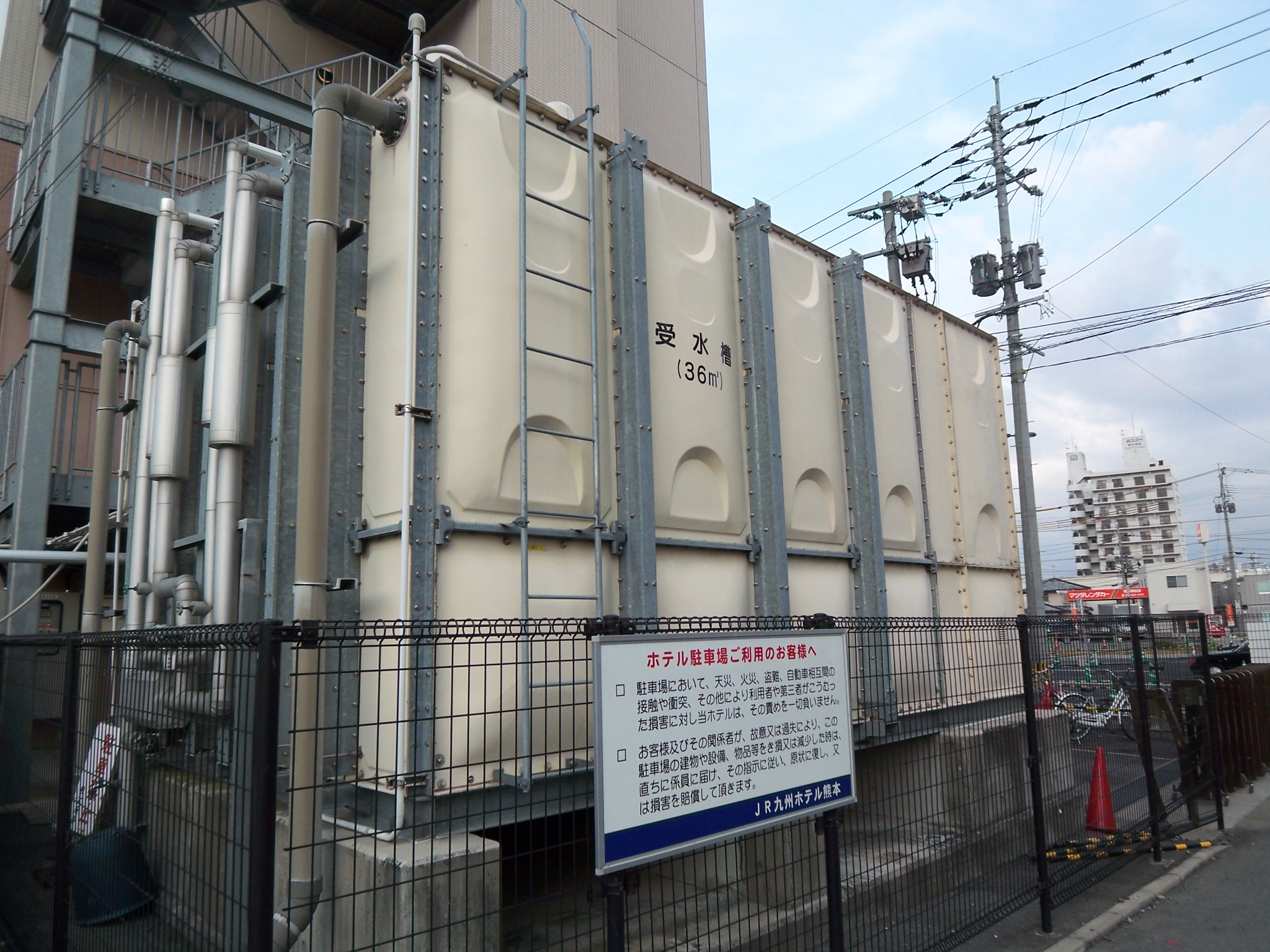 屋外の受水槽 ポンプ室 舟屋の商売 10