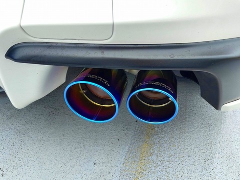 ロッソモデロ4本出しマフラー装着後のリアビュー