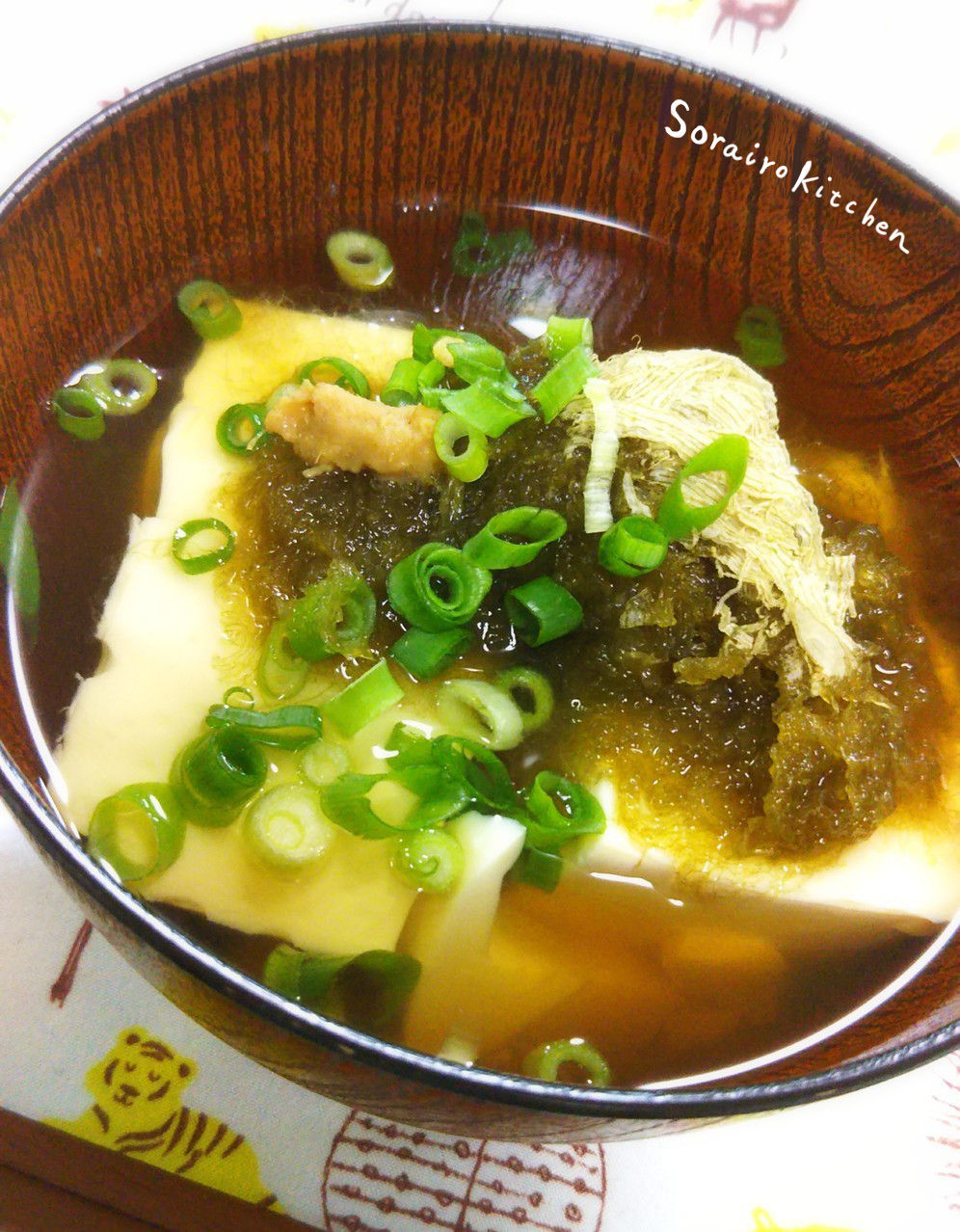 レシピ とろろ昆布で上品な味 お腹ほかほか豆腐のお吸い物 31歳ol料理家の日常ごはん レシピ とろろ昆布で上品な味 お腹ほかほか豆腐のお吸い物 31歳ol料理家の日常ごはん