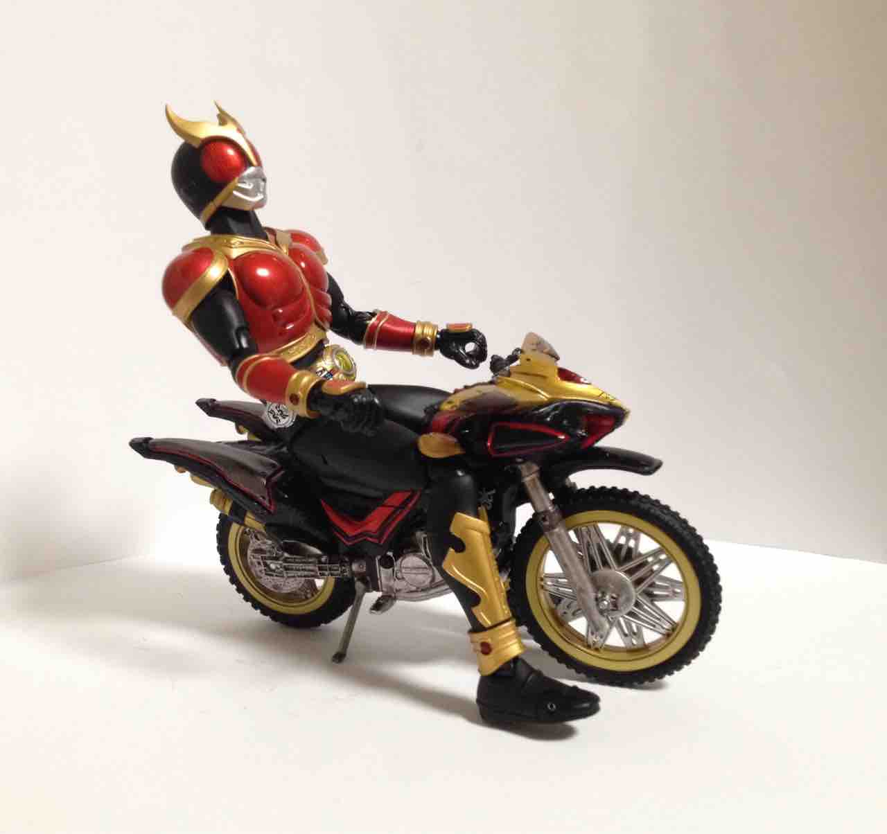 S.I.C. 極魂 仮面ライダークウガ ライジングマイティ＆ビート