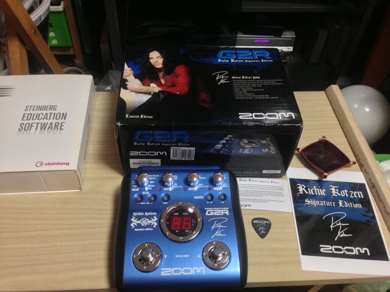 Fender リッチーコッツェンシグネチャー！あとZoom G2r！ : ぶらり