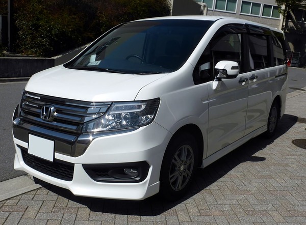 Honda_STEPWGN_SPADA_S_(RK5)_front