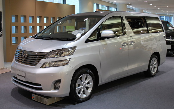 2008_Toyota_Vellfire_01