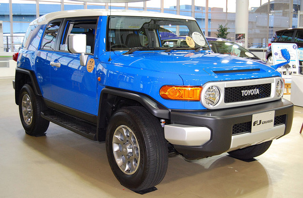 1024px-FJ_cruiser_front