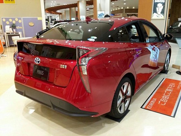 640px-TOYOTA_PRIUS_ZVW50_A_Touring_Selection_02