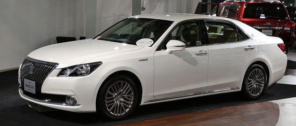 Toyota_Crown_Majesta_S210