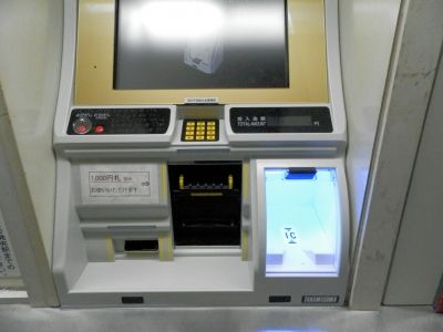 新型icカードチャージ機 カードを置くだけでいい 学校帰りに京阪電車