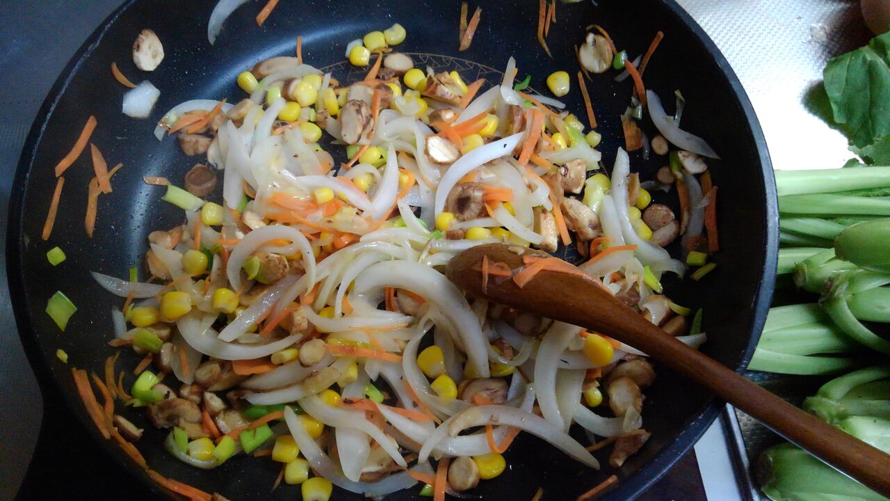 料理 ふくらぎを裁く 野菜入り卵焼き 折おりの記