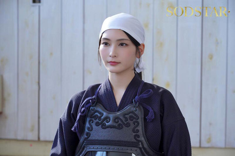 本庄鈴 1月新作「無表情な剣道の女師範」何で剣道なんだよのトップ画像