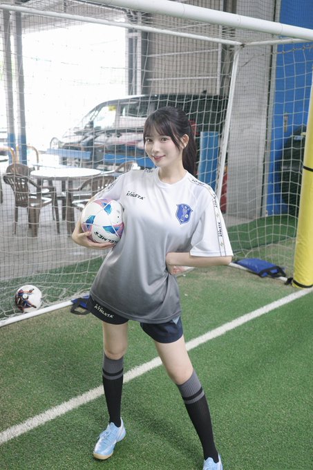 榊原萌「高校2年半 女子サッカー部でした❕⚽️」