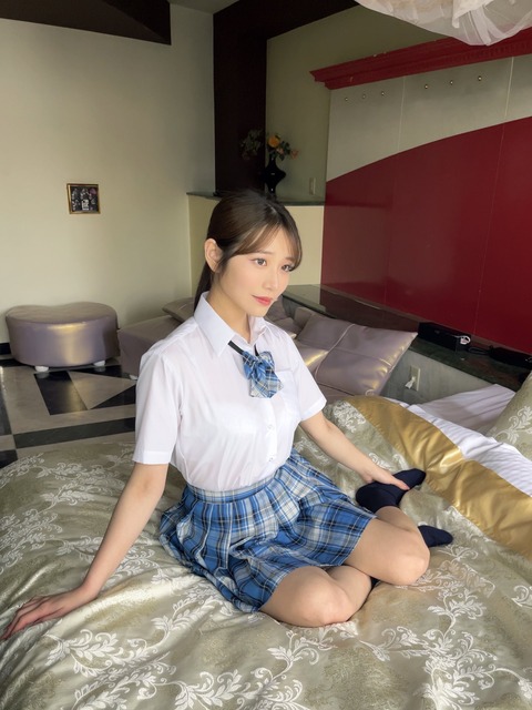 河北彩伽(河北彩花)「初めての女子高生役...お楽しみに」のトップ画像