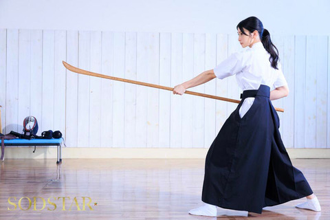 本庄鈴の新作「凛とした美しき薙刀剣士」袴姿ｷﾀ━━(ﾟ∀ﾟ)━━!!