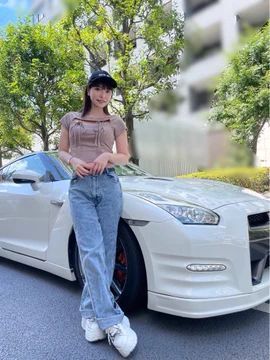 上原亜衣さんってクソ高い車に乗ってるんやなのトップ画像