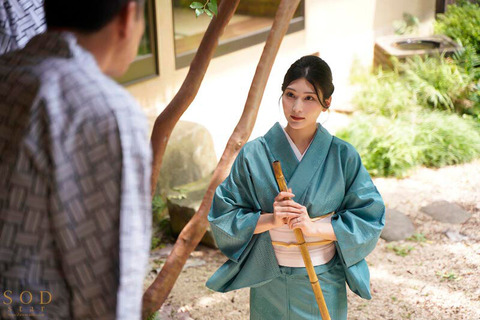 本庄鈴の新作は性接待する女将か前にもあったけど