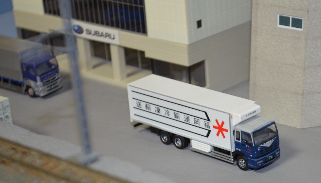 1 144ジオラマ トレーラー トラックを並べました 蒼空の昴showcase