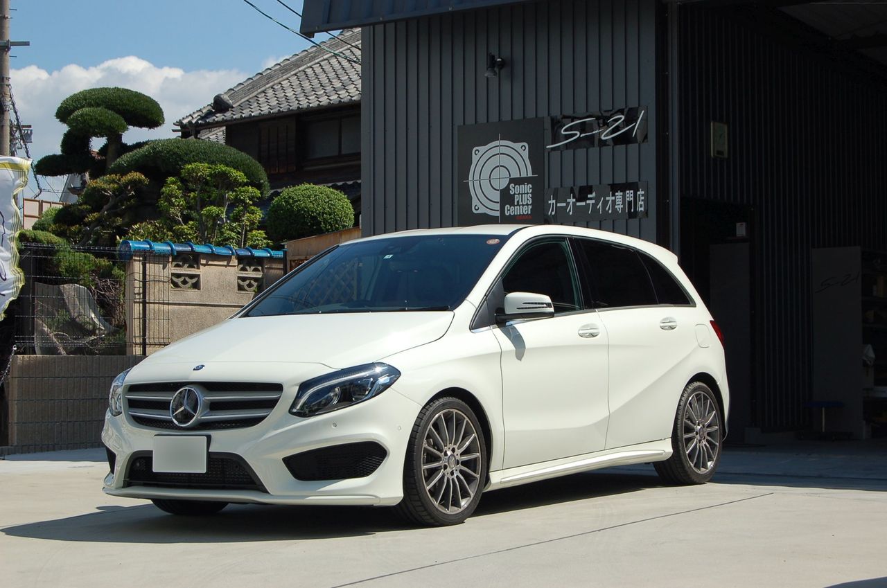Bクラス W246 にリアモニターを取り付けました 大阪府東大阪市の サウンド２１ ブログ メルセデスベンツ ｂｍｗ
