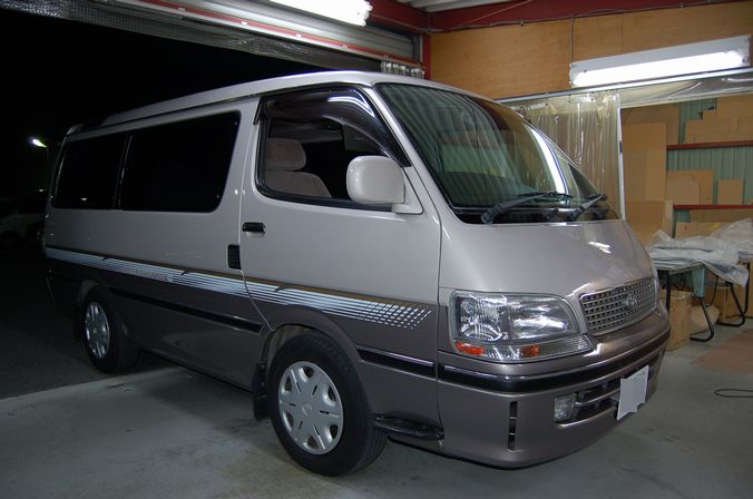 100系ハイエース サンルーフ付 にフリップダウンモニターを取り付けました 大阪府東大阪市の サウンド２１ ブログ メルセデスベンツ ｂｍｗ