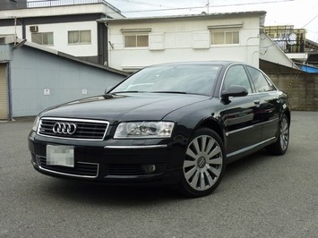 アウディ A8