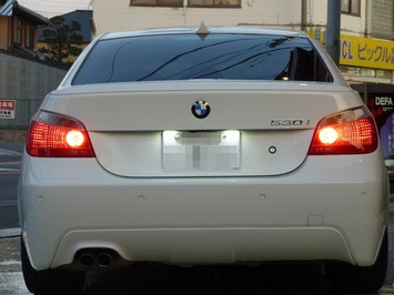 BMW E60 �饤���󥹥ץ졼��