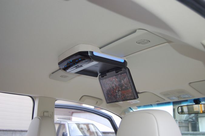 デリカｄ ５とｍｐｖにフリップダウンモニターを取り付けました 大阪府東大阪市の サウンド２１ ブログ メルセデスベンツ ｂｍｗ