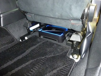 エクシーガ 運転席シート下 サブウーハー