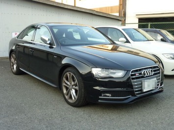 アウディ S4