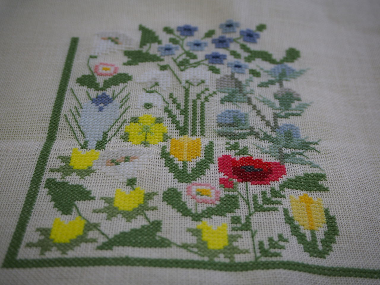 BLOMSTER ÅRET RUNT フレメ(2) : サウンド オブ クロスステッチ BLOMSTER ÅRET RUNT フレメ(2) : サウンド オブ クロスステッチ