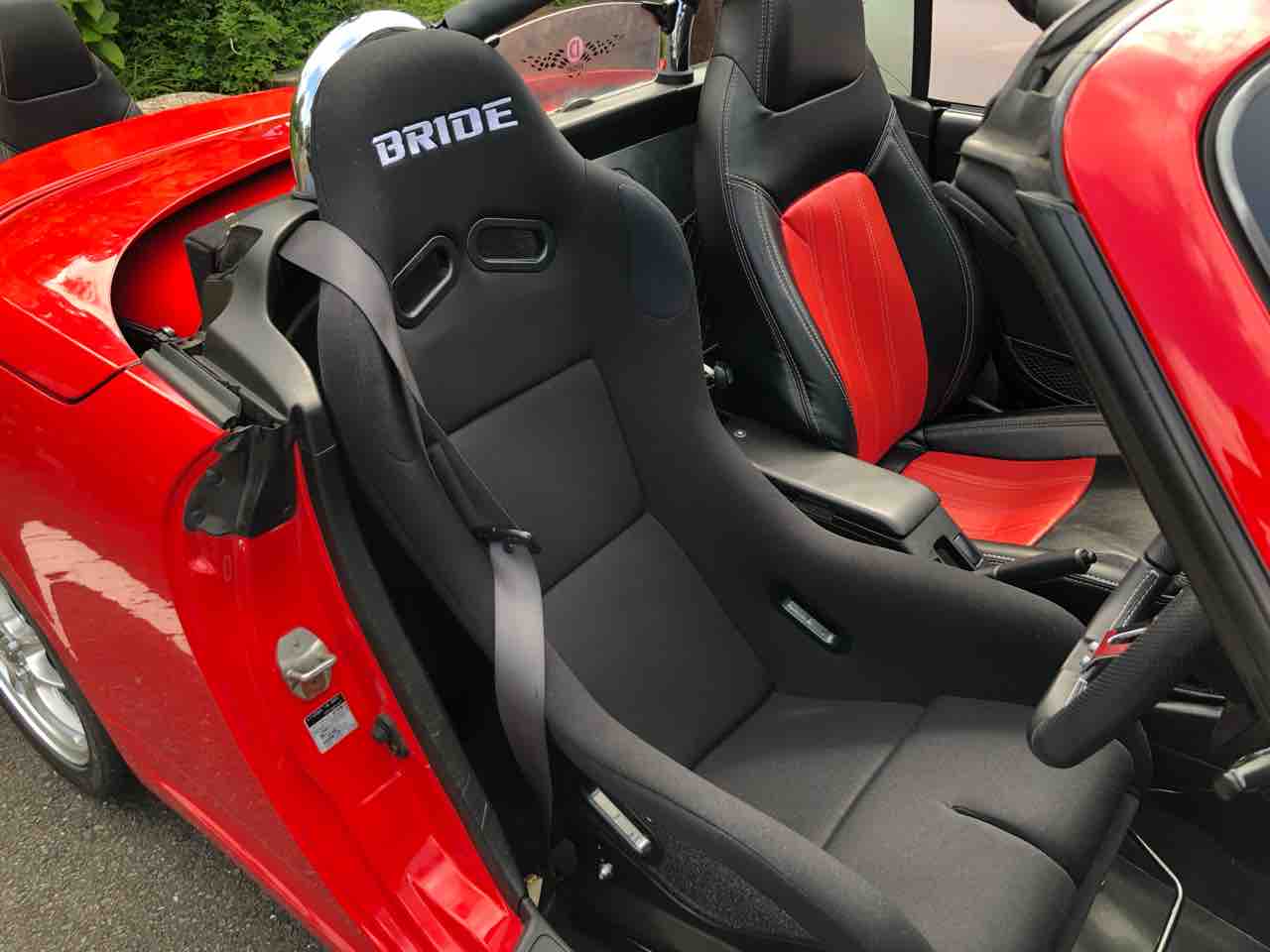 Bride フルバケットシート取り付け 総帥と赤いcopen