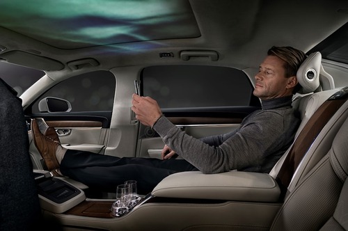 Volvo-S90-Ambience-Concept-smartphone-1