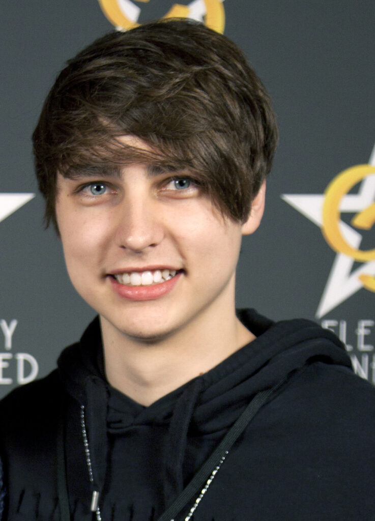 Colby Brock Wiki, Age, Height, Boyfriend, Networth, Birthday, Biography
