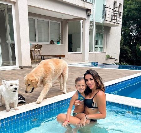 Bruna Biancardi with her daughter Dinda