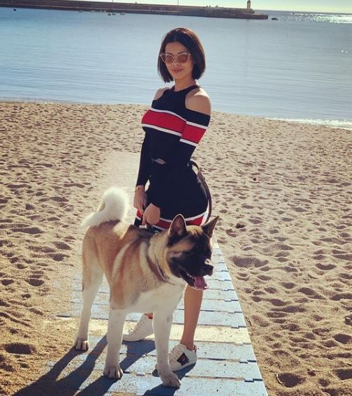 Luana Sandien with her pet dog