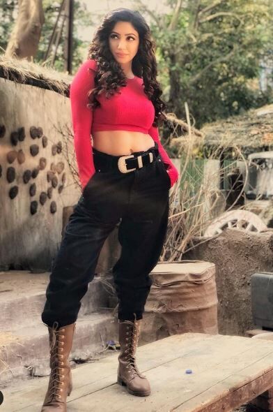 Reyhna Pandit height