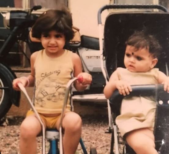 Childhood image of Reyhna Pandit and her sister