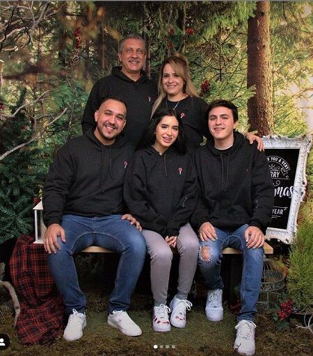 Domelipa is very close to her brothers Kevin Resendez (@kieruhl) and Gabriel Resendez (@gabrielresendez)