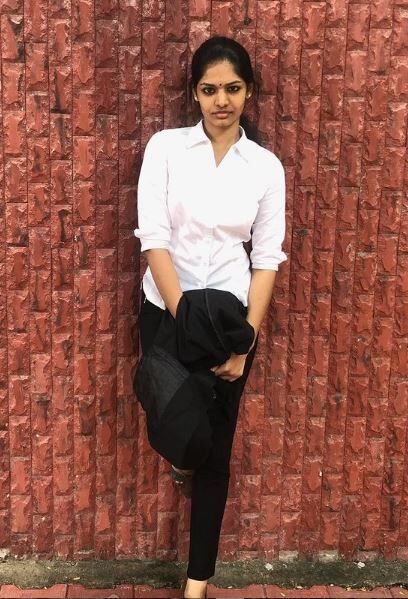 Tejaswini Vivek height.