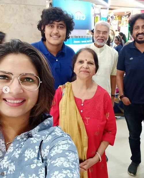 Sakshi Joshi with her family