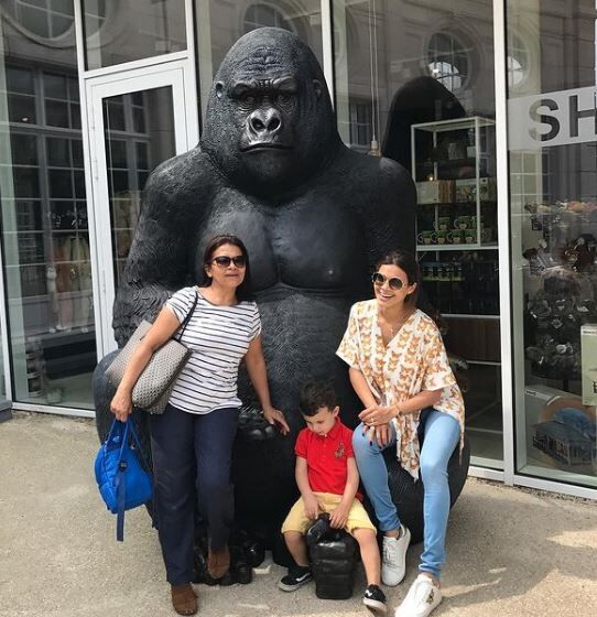 Luana Sandien with her mother