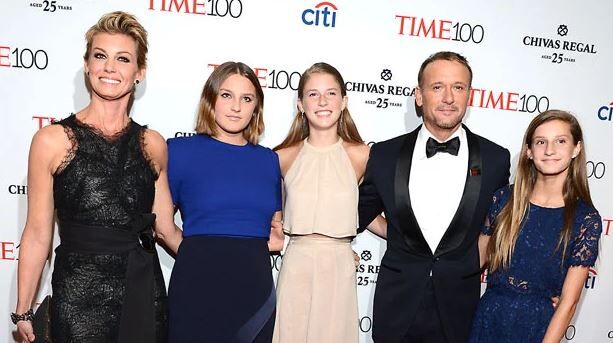 Gracie McGraw with her dad Tim McGraw, mom Faith Hill, sisters Maggie Elizabeth McGraw and Audrey Caroline McGraw