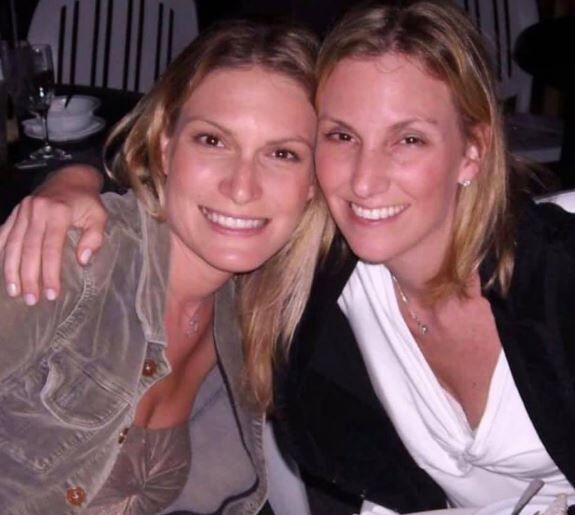 Dara Kravitz and her younger sister