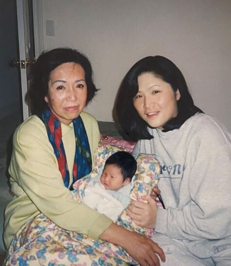 Jaime Xie childhood picture with her mom and grandmom