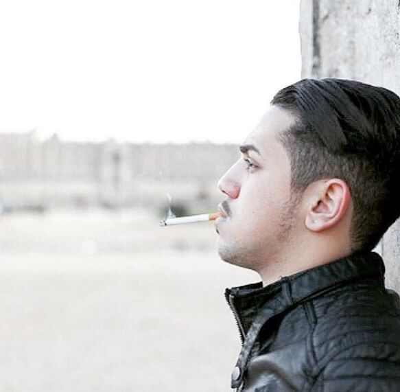 Samir Decazza is addicted to Smoke