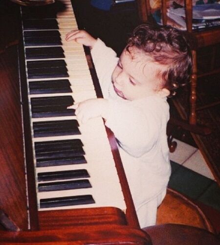 Naika (Singer) photo as a baby